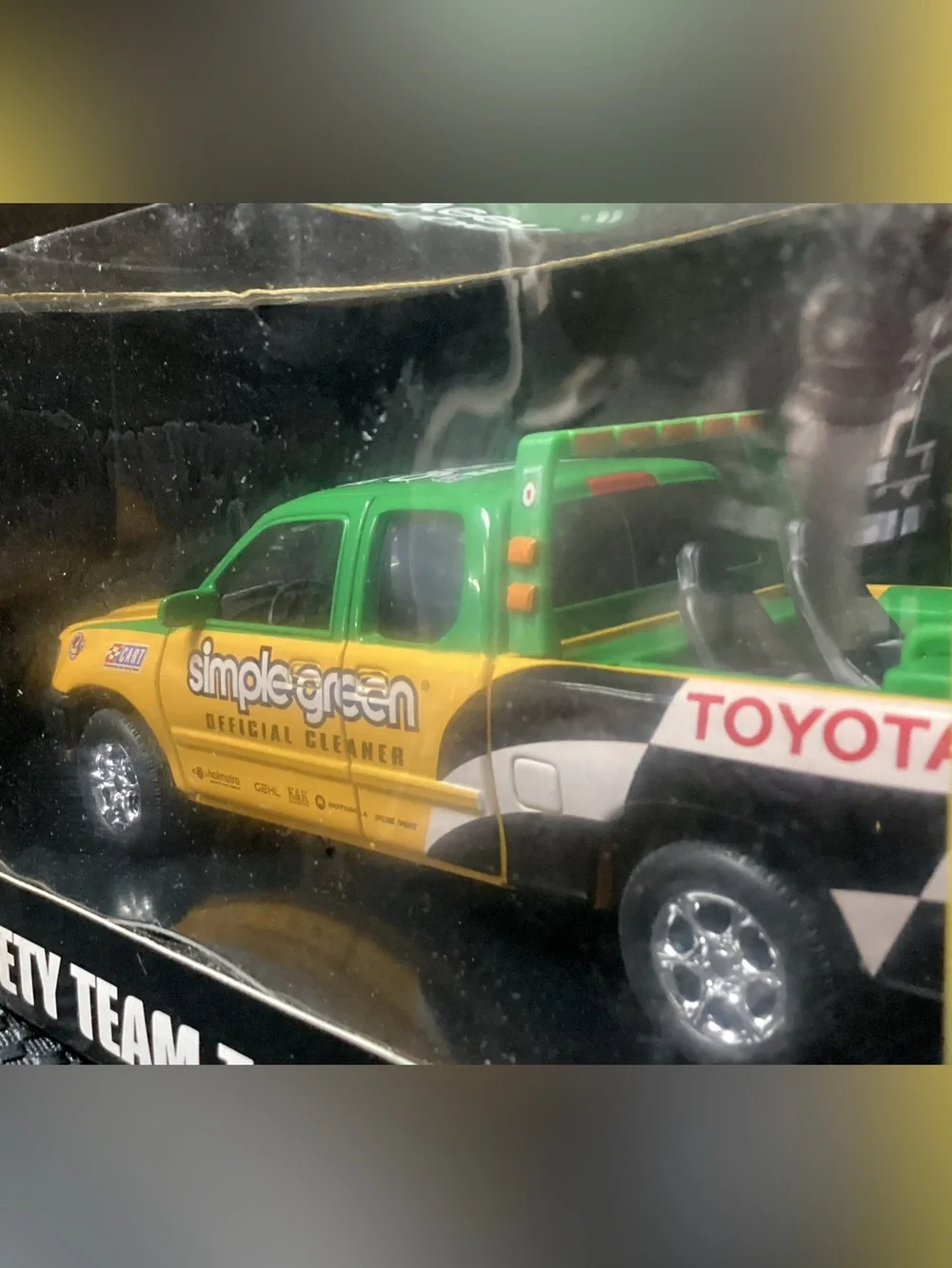 Simple Green Toyota Safety Team Truck 1:32 - Green & Yellow Pickup